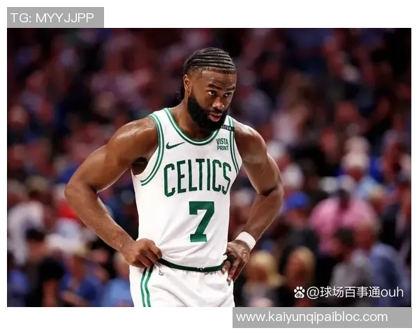 杰伦布朗荣获ESSENCE风云男士称号展现球场内外的卓越贡献