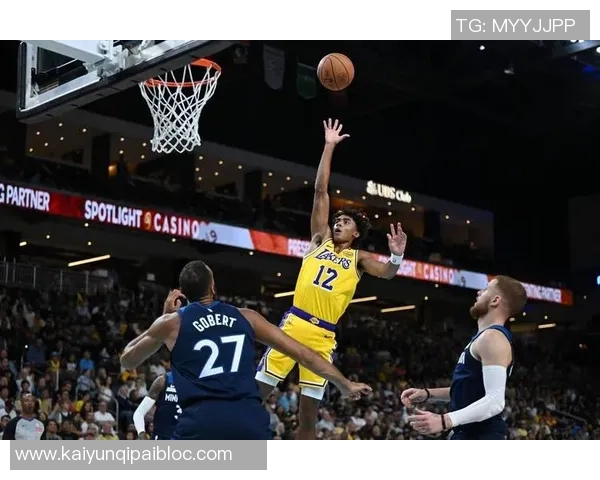 布克回应裁判判罚称其对詹姆斯手腕犯规的说法不实并已回放确认 布克回应裁判判罚称其对詹姆斯手腕犯规的说法不实并已回放确认