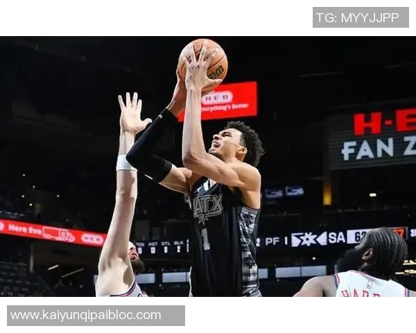 周五竞彩篮球焦点对决:勇士与马刺再战谁能笑到最后 周五竞彩篮球焦点对决:勇士与马刺再战谁能笑到最后