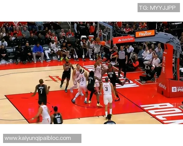 狄龙加盟太阳后焕发新生布克与狄龙双星组合引发期待 狄龙加盟太阳后焕发新生布克与狄龙双星组合引发期待