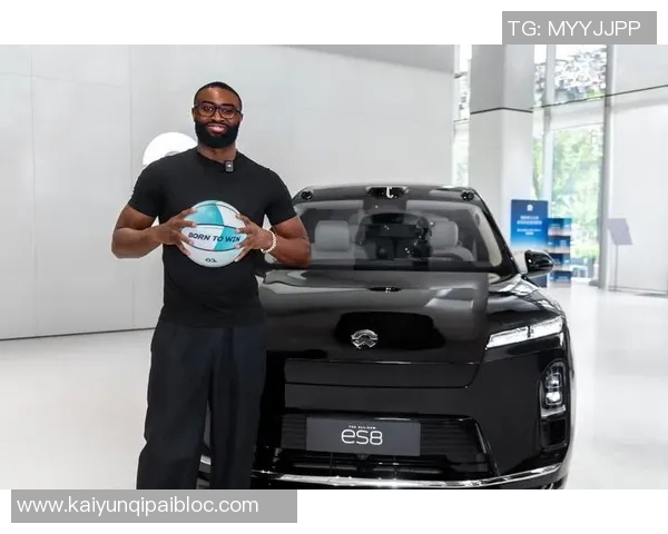 杰伦布朗盛赞安芬尼西蒙斯本赛季精彩表现展现无与伦比的实力